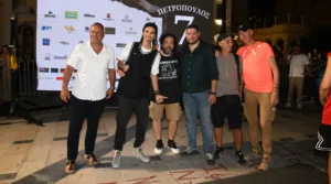 Εβρεξε τρίποντα στο τουρνουά 3on3 στην πλατεία Γεωργίου Α΄