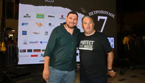 Εβρεξε τρίποντα στο τουρνουά 3on3 στην πλατεία Γεωργίου Α΄