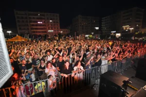 Εβρεξε τρίποντα στο τουρνουά 3on3 στην πλατεία Γεωργίου Α΄