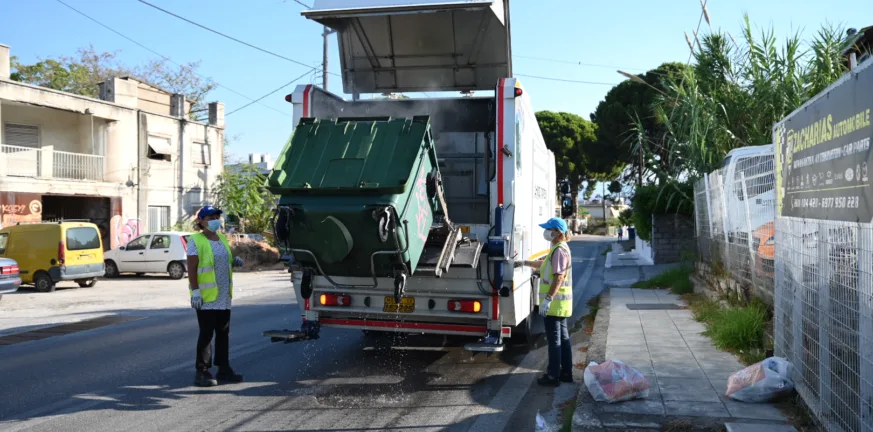 Πάτρα: Κάηκαν τουλάχιστον 150 κάδοι απορριμμάτων από τις φωτιές - Προχωρά η αποκατάσταση