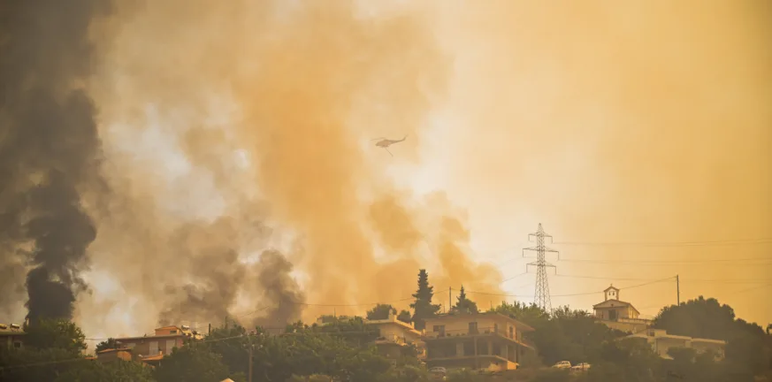 Η Δημοτική Αρχή της Πάτρας, οι εργαζόμενοι του Δήμου και της ΔΕΥΑΠ, μαζί με το λαό στη μάχη της κατάσβεσης