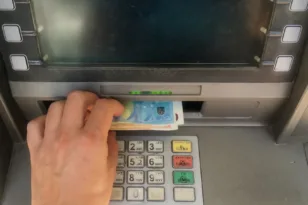 Έρχονται πληρωμές από e-ΕΦΚΑ και ΔΥΠΑ – Οι καταβολές έως τις 29 Αυγούστου