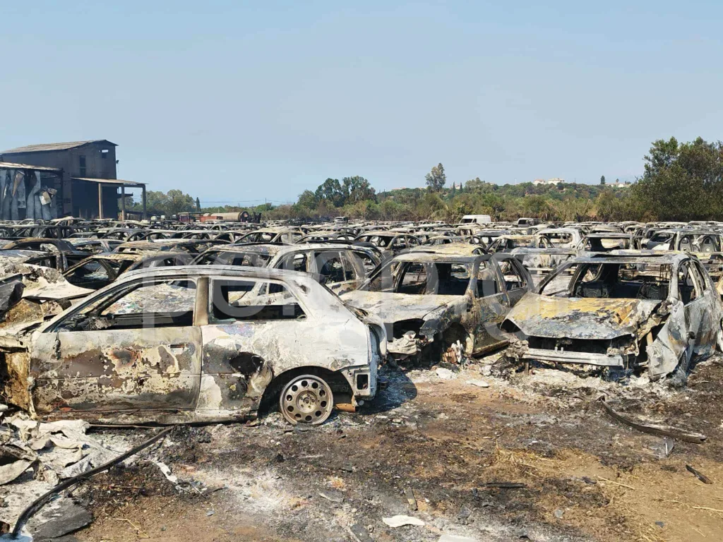 Φωτιές στην Αχαΐα: 550 οχήματα κάηκαν στις εγκαταστάσεις του ΟΔΔΥ ΦΩΤΟ