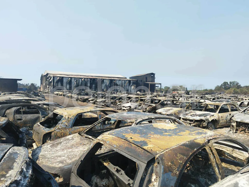 Φωτιές στην Αχαΐα: 550 οχήματα κάηκαν στις εγκαταστάσεις του ΟΔΔΥ ΦΩΤΟ