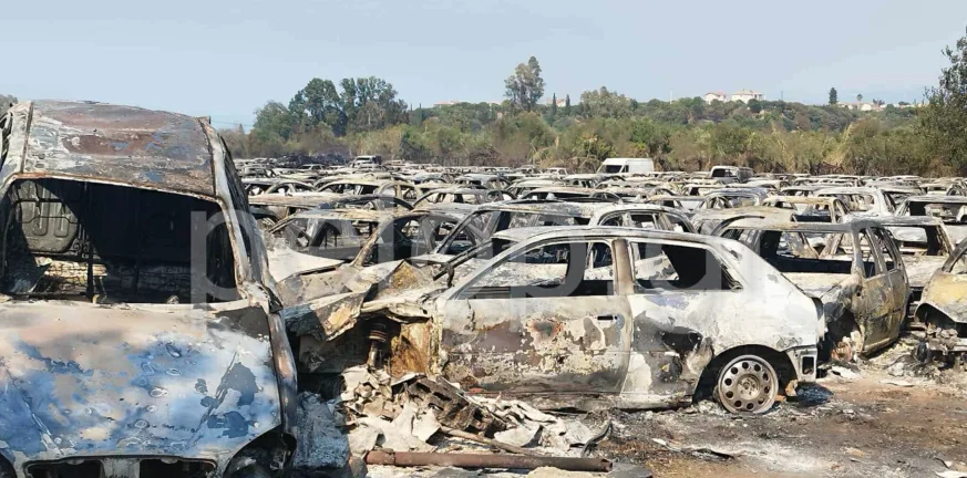 Φωτιές στην Αχαΐα: 550 οχήματα κάηκαν στις εγκαταστάσεις του ΟΔΔΥ ΦΩΤΟ