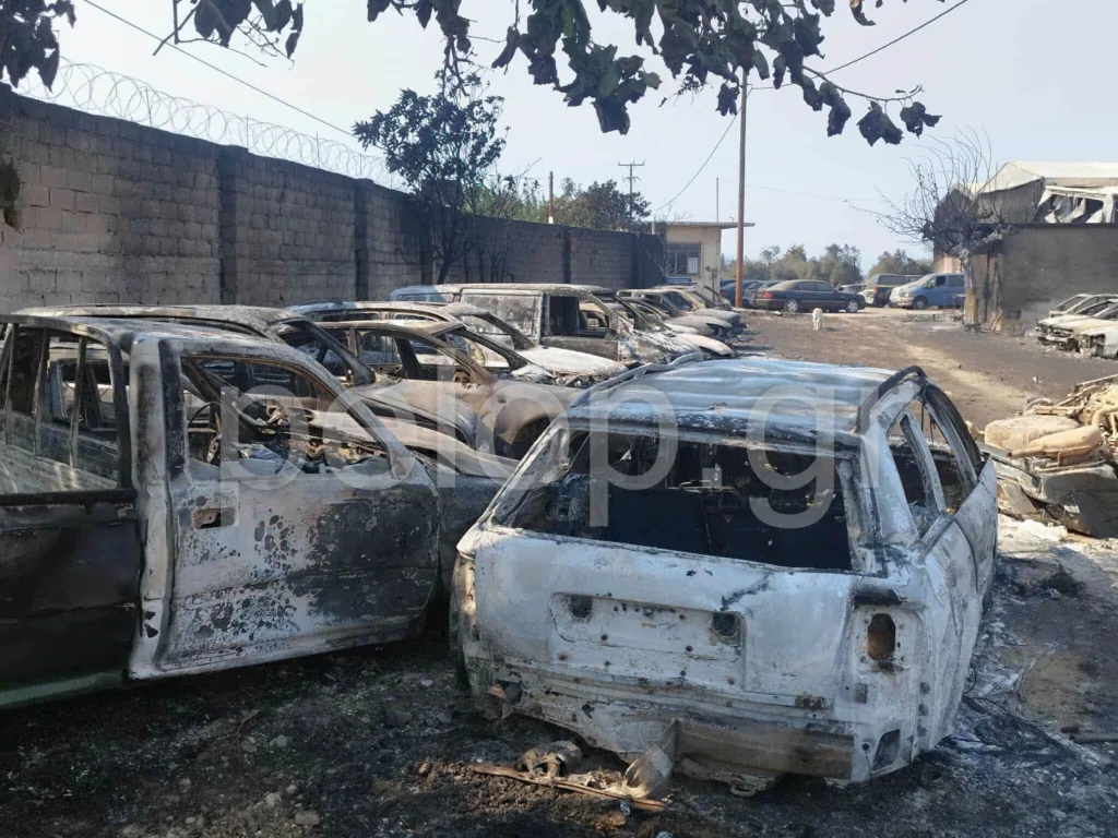 Φωτιές στην Αχαΐα: 550 οχήματα κάηκαν στις εγκαταστάσεις του ΟΔΔΥ ΦΩΤΟ