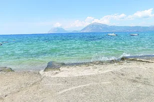 Πάτρα-Παραλία Προαστίου: Οι κάτοικοι αποφεύγουν να πάνε για μπάνιο – Αποπνιχτική δυσοσμία