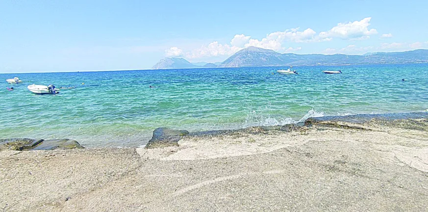 Πάτρα-Παραλία Προαστίου: Οι κάτοικοι αποφεύγουν να πάνε για μπάνιο - Αποπνιχτική δυσοσμία
