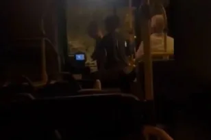 Αττική: Άγριο επεισόδιο σε λεωφορείο – Επιβάτης επιτέθηκε σε οδηγό μετά από λογομαχία ΒΙΝΤΕΟ