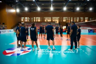 Η Εθνική με Ράπτη για να αγκαλιάσει την πρόκριση στα τελικά του Ευρωπαϊκού