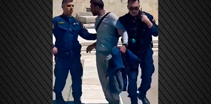 Πλεύρης για μετανάστη που επιτέθηκε σε Εύζωνες: Καμία ανοχή σε τέτοιες συμπεριφορές ΒΙΝΤΕΟ