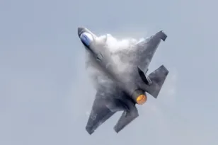 Αλάσκα: Συνετρίβη μαχητικό F-35 – Δραματική συνομιλία του πιλότου με τους μηχανικούς πριν εκτιναχθεί