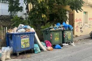 Πάτρα: Μέχρι πότε θα ξεχειλίζουν από σκουπίδια οι κάδοι; – Μάχη για την αποκομιδή