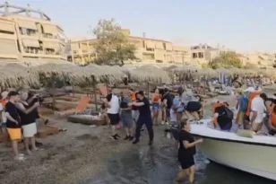 «Από το καράβι μας έβγαλαν με σκάλα οικιακή, σιδερένια. Τραγικά πράγματα» με αγωνία επιβάτες περιγράφουν τι συνέβη στη Νέα Στύρα