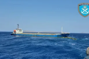 Σητεία: Ημιβυθισμένο το φορτηγό πλοίο - Είχε προσαράξει σε ύφαλο από τα τέλη Ιουλίου