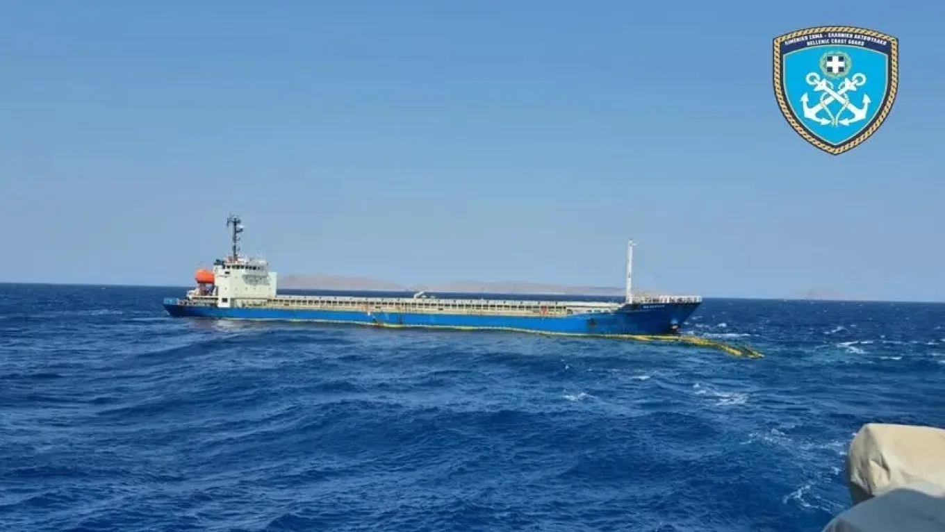 Σητεία: Ημιβυθισμένο το φορτηγό πλοίο - Είχε προσαράξει σε ύφαλο από τα τέλη Ιουλίου