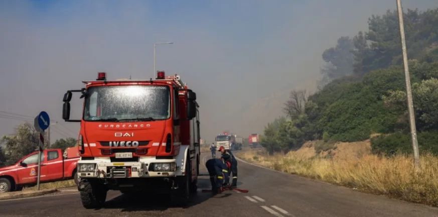 Πάτρα: Σε ύφεση η φωτιά στον Μπάλα Αχαΐας – Μάχη με διάσπαρτες εστίες και καπνούς, επιχειρεί από αέρος ένα ελικόπτερο