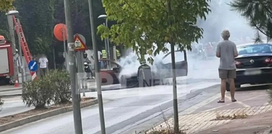 Φωτιά σε ΙΧ εν κινήσει στην Αγία Παρασκευή – Συναγερμός το μεσημέρι στη Δερβενακίων Φωτιά σε ΙΧ εν κινήσει στην Αγία Παρασκευή – Συναγερμός το μεσημέρι στη Δερβενακίων