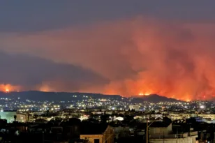 Φωτιά στην Αχαΐα: Η χειρότερη νύχτα της ζωής τους – Μεγάλη μάχη με τις φλόγες σε τρία μέτωπα ΦΩΤΟ