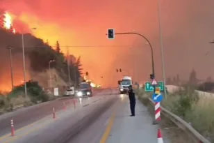 «Μάχη» με τις φλόγες σε Αχαΐα, Πρέβεζα, Χίο, Ζάκυνθο και Μέγαρα