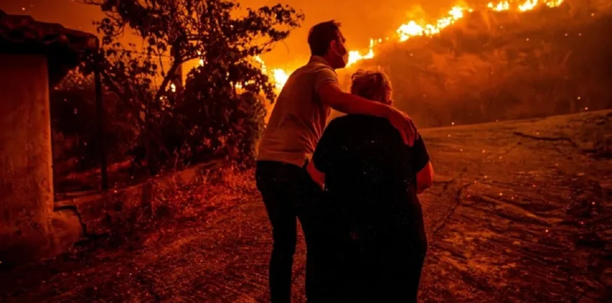 Ύφεση στα μέτωπα στο Χελιδόνι Ηλείας: Σε επιφυλακή οι δυνάμεις λόγω αναζωπυρώσεων και ανέμων Ύφεση στα μέτωπα στο Χελιδόνι Ηλείας: Σε επιφυλακή οι δυνάμεις λόγω αναζωπυρώσεων και ανέμων