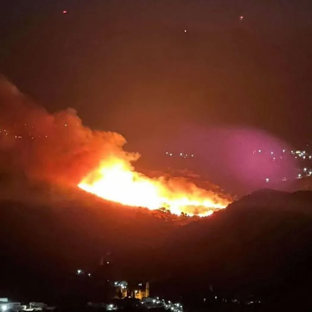 Πυρκαγιές σε Κεφαλονιά, Ζάκυνθο και Βόνιτσα, 112 για εκκενώσεις ΦΩΤΟ - ΒΙΝΤΕΟ