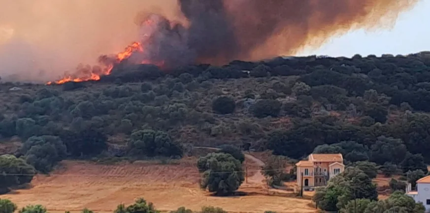 Κεφαλονιά: Σε ύφεση είναι πλέον η φωτιά που ξέσπασε σε αγροτοδασική έκταση στην περιοχή Καραβάδος