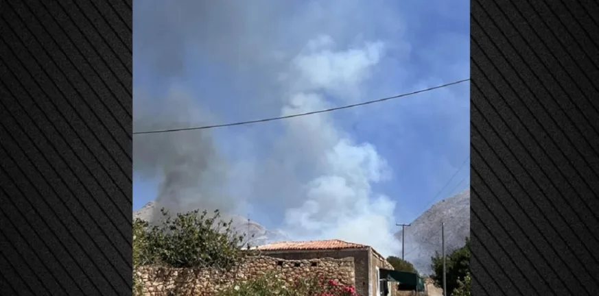 Φωτιά στον Γερολιμένα Μάνης: Μάχη με τις φλόγες δίπλα σε σπίτια, επιχειρούν αεροσκάφη Φωτιά στον Γερολιμένα Μάνης: Μάχη με τις φλόγες δίπλα σε σπίτια, επιχειρούν αεροσκάφη
