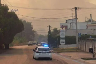 Φωτιά Συχαινά Πατρών: Οι δραματικές προσπάθειες πυροσβεστών και κατοίκων να μην καούν σπίτια ΒΙΝΤΕΟ – ΦΩΤΟ