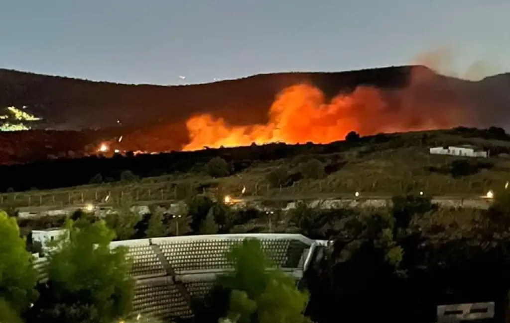 Φωτιά (και) στη Σαλαμίνα!