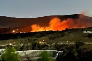Βρωμοπούσι Σαλαμίνας: Οριοθετήθηκε η φωτιά, πλέον χωρίς ενεργό μέτωπο
