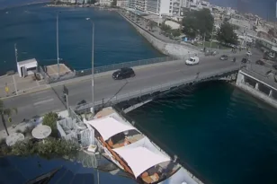 Τι συνέβη με το τεχνικό πρόβλημα στην παλιά γέφυρα του Ευρίπου, λειτουργεί εκ νέου για οχήματα και πεζούς