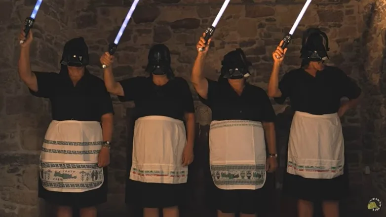 Viral το βίντεο με τις γιαγιάδες της Κρήτης με μαγειρέματα και ΟΠΕΚΕΠΕ