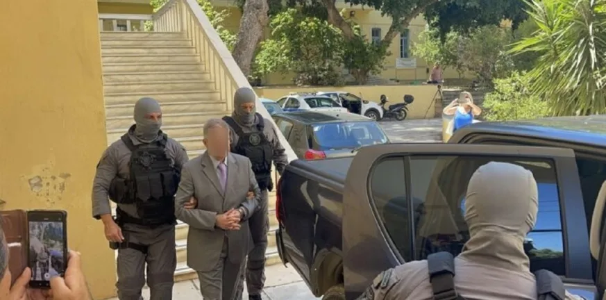 Νέα προθεσμία για τον 63χρονο γιατρό που κατηγορείται για ασέλγεια σε ανηλίκους – Σε εξέλιξη η έρευνα στα Χανιά Νέα προθεσμία για τον 63χρονο γιατρό που κατηγορείται για ασέλγεια σε ανηλίκους – Σε εξέλιξη η έρευνα στα Χανιά