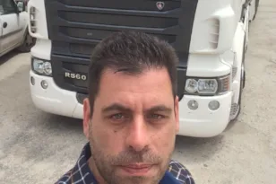 Πάτρα: Συγκλονίζει ο πατέρας της 8χρονης που τραυματίστηκε στο θανατηφόρο τροχαίο: «Αυτό είναι το αίμα του παιδιού μου και της γυναίκας που το έσωσε» ΦΩΤΟ