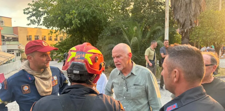 Πάτρα: Στα μέτωπα της φωτιάς ο πρώην Πρωθυπουργός Γιώργος Παπανδρέου Πάτρα: Στα μέτωπα της φωτιάς ο πρώην Πρωθυπουργός Γιώργος Παπανδρέου