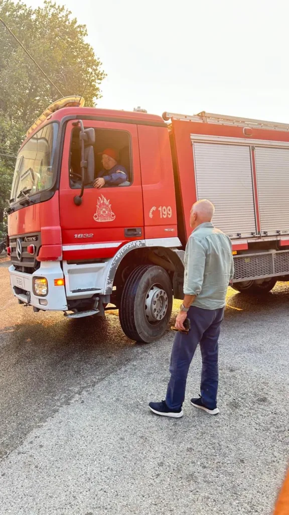 Πάτρα: Στα μέτωπα της φωτιάς ο πρώην Πρωθυπουργός Γιώργος Παπανδρέου