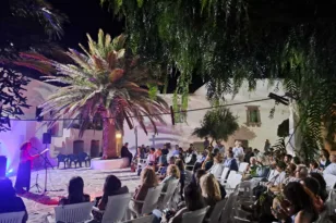 Με πατρινό αποτύπωμα οι «Ημέρες Ποίησης» στη Σίκινο – Τιμώμενο πρόσωπο ο Διονύσης Καρατζάς