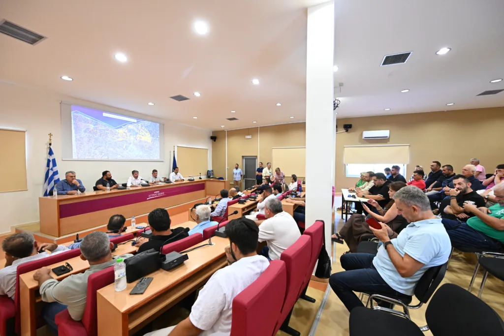 Στις πυρόπληκτες περιοχές της Αχαΐας ο Νίκος Ανδρουλάκης – «Η φωτιά μπήκε σε συνοικίες της 3ης μεγαλύτερης πόλης της χώρας»