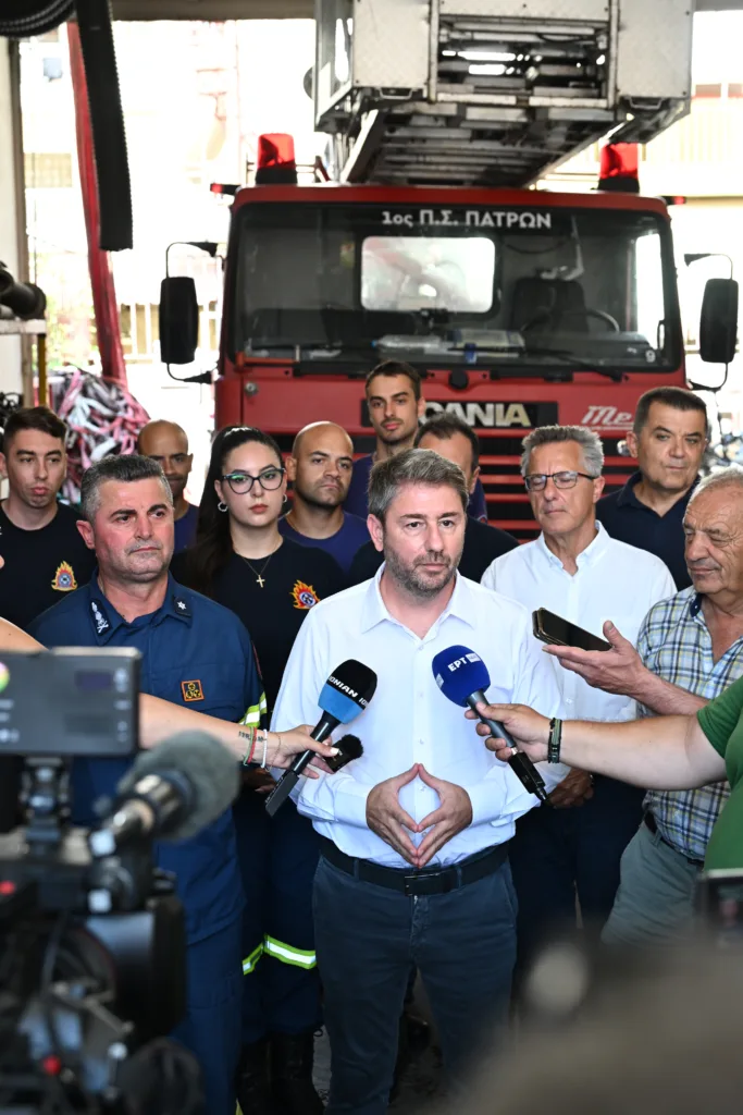 Στις πυρόπληκτες περιοχές της Αχαΐας ο Νίκος Ανδρουλάκης – «Η φωτιά μπήκε σε συνοικίες της 3ης μεγαλύτερης πόλης της χώρας»