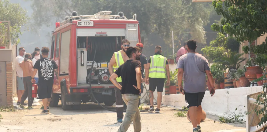 Φωτιά στην Πάτρα: Αποκαταστάθηκε η κυκλοφορία στην οδό Πανεπιστημίου Φωτιά στην Πάτρα: Αποκαταστάθηκε η κυκλοφορία στην οδό Πανεπιστημίου