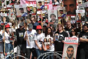 «Θα φέρουμε πίσω τα παιδιά σας και θα θεωρήσουμε τη Χαμάς υπεύθυνη. Θα κάνουμε ό,τι είναι σωστό για τον λαό της Γάζας», είπε στις οικογένειες ο Γουίτκοφ