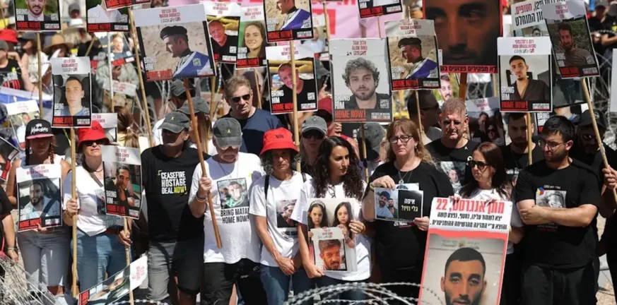 «Θα φέρουμε πίσω τα παιδιά σας και θα θεωρήσουμε τη Χαμάς υπεύθυνη. Θα κάνουμε ό,τι είναι σωστό για τον λαό της Γάζας», είπε στις οικογένειες ο Γουίτκοφ «Θα φέρουμε πίσω τα παιδιά σας και θα θεωρήσουμε τη Χαμάς υπεύθυνη. Θα κάνουμε ό,τι είναι σωστό για τον λαό της Γάζας», είπε στις οικογένειες ο Γουίτκοφ