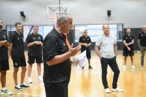 Νέα πρόσωπα και «οικογενειακό» κλίμα στην «πρώτη» του Προμηθέα - Φωτογραφίες
