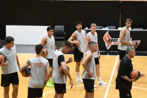 Νέα πρόσωπα και «οικογενειακό» κλίμα στην «πρώτη» του Προμηθέα - Φωτογραφίες