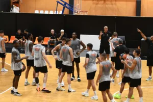 Νέα πρόσωπα και «οικογενειακό» κλίμα στην «πρώτη» του Προμηθέα - Φωτογραφίες