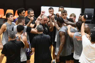 Νέα πρόσωπα και «οικογενειακό» κλίμα στην «πρώτη» του Προμηθέα – Φωτογραφίες