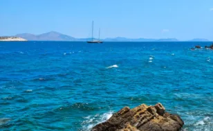 Καιρός: Με ζέστη και μελτέμια μας αφήνει ο Αύγουστος, πού θα φτάσει η θερμοκρασία, πότε αναμένεται νέος καύσωνας
