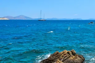 Καιρός: Με ζέστη και μελτέμια μας αφήνει ο Αύγουστος, πού θα φτάσει η θερμοκρασία, πότε αναμένεται νέος καύσωνας