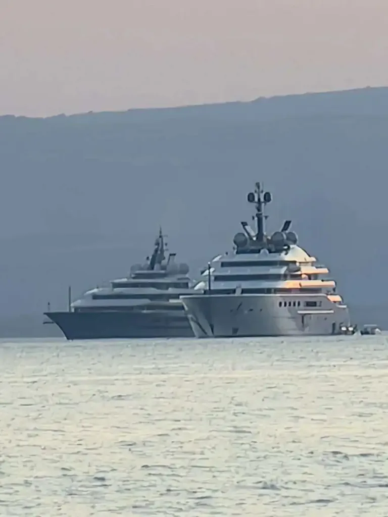 Στην Καλαμάτα το «Blue»: Το πλωτό παλάτι του σεΐχη και ιδιοκτήτη της Μάντσεστερ Σίτι ΦΩΤΟ